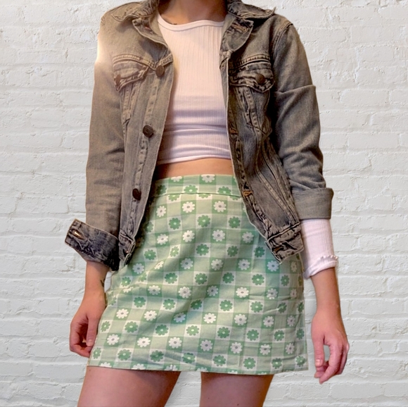 NWT Cotton On Cali Floral Checkered Green Flower Floral Mini Skirt - Picture 3 of 3